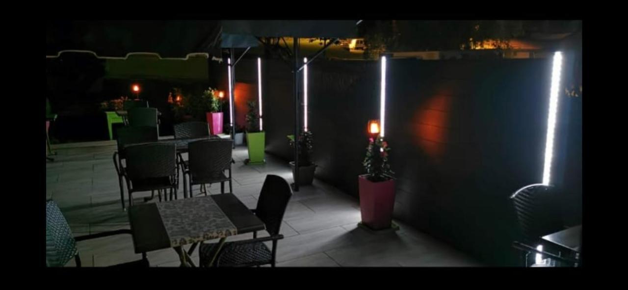 Hotel Le Bambi بوم ليه دام المظهر الخارجي الصورة